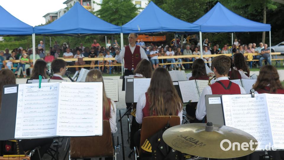 Groß war das Interesse am Konzert der Jugendbergmannskapelle Pegnitz auf Seebühne. Bild: jzk