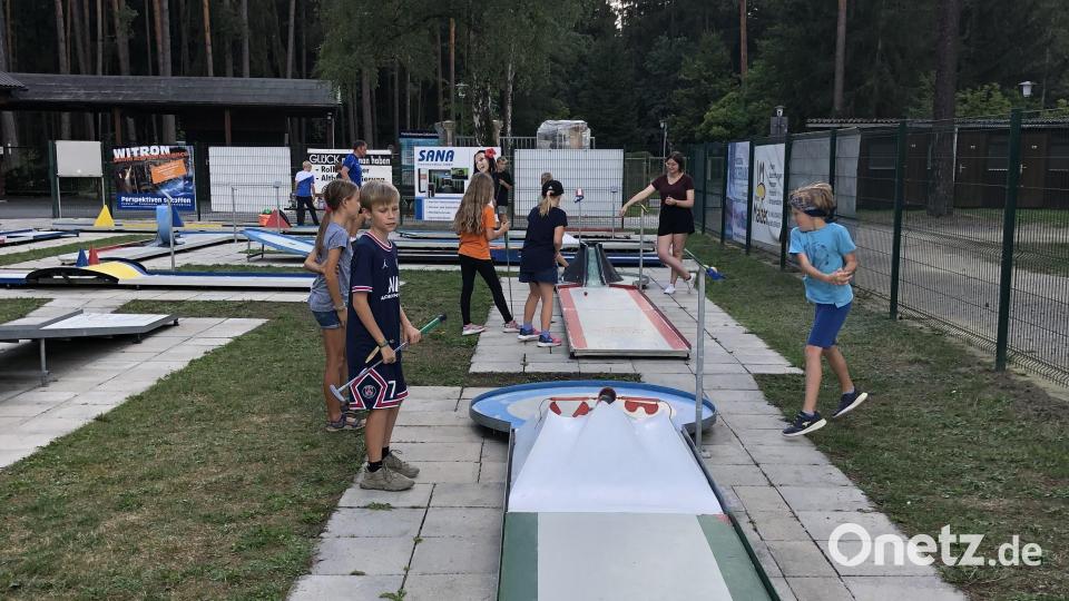 An den einzelnen Bahnen war viel Geschick und Konzentration gefordert. Bild: Nicole Bäumler/exb