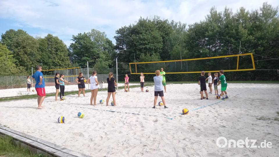 Sport, Spiel und Spaß waren beim Beachvolleyball im Sportzentrum Neusorg angesagt. Bild: öt