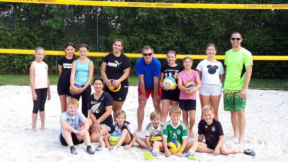 Sport, Spiel und Spaß waren beim Beachvolleyball im Sportzentrum Neusorg angesagt. Bild: öt