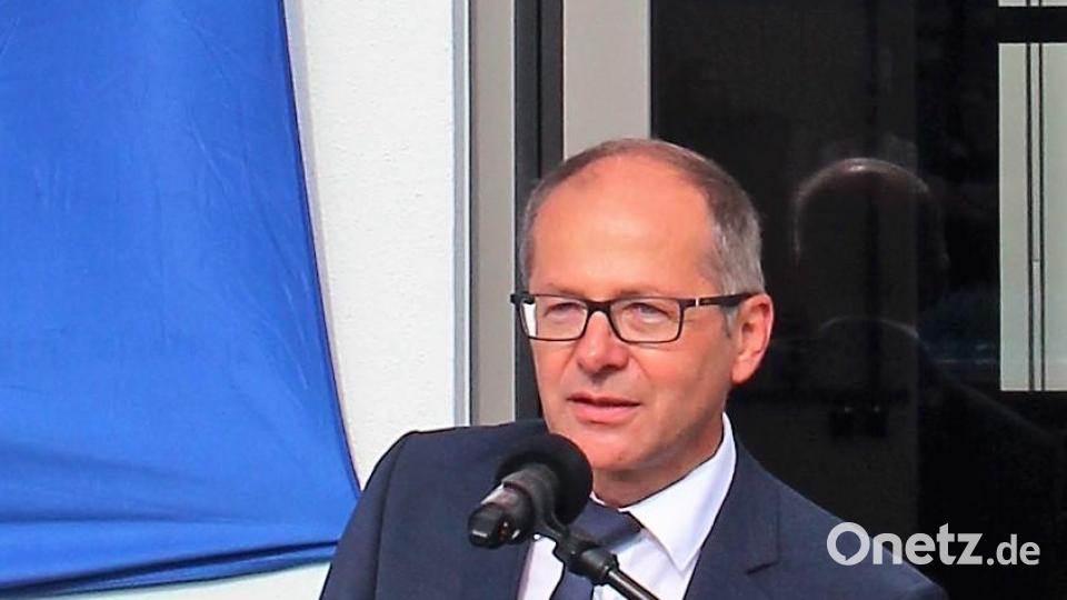 Bürgermeister Roman Schäffler sprach von einem „Meilenstein für die Entsorgungssicherheit“. Bild: stg