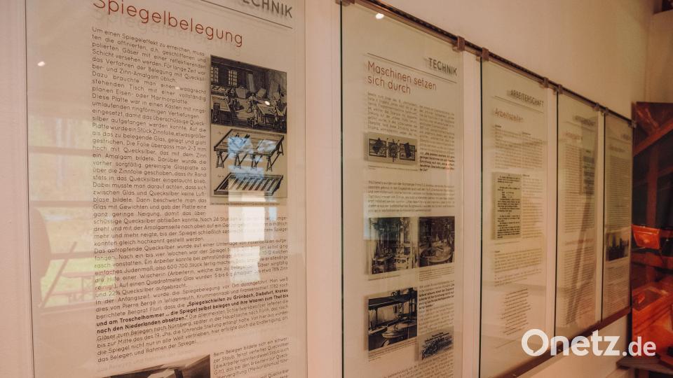Auf den Tafeln im Museum können Besucher die Geschichte des Glasschleifens nachlesen. Bild: Susanne Forster