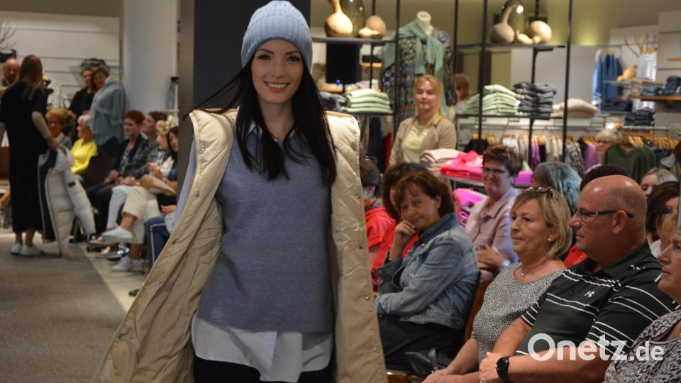Modetrends für den Herbst und den kommenden Winter wurden im Modehaus Zeitler gezeigt. Bild: jr