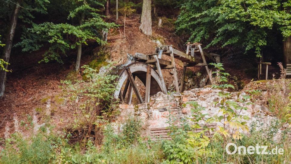 Die Schleif- und Poliermaschinen in der Glasschleife sind früher mittels Wasserrädern betrieben worden. Auch heute gibt es noch ein Rad an der Arnoldsreuther Glasschleif. Bild: sfo