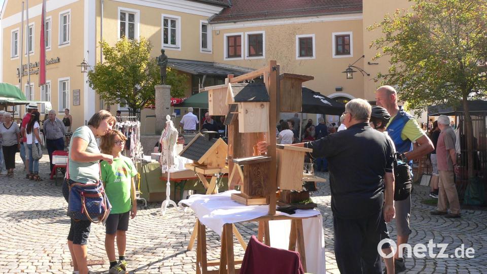 Auch Vogelhäuschen sind auf dem Markt in Luhe zu finden Bild: mh