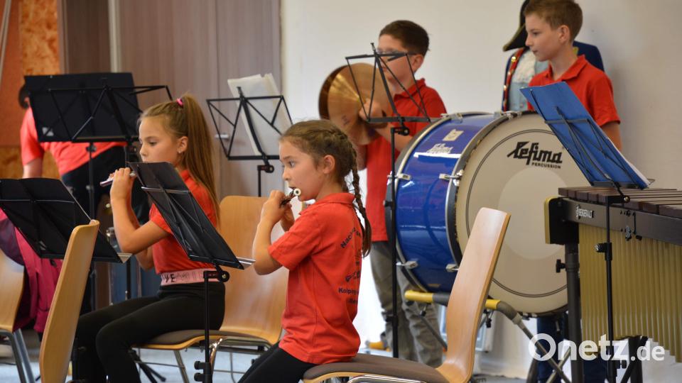 Auch das Nachwuchsensemble des Spielmannszugs zeigte sein Können. Bild: Michael Welnhofer/exb