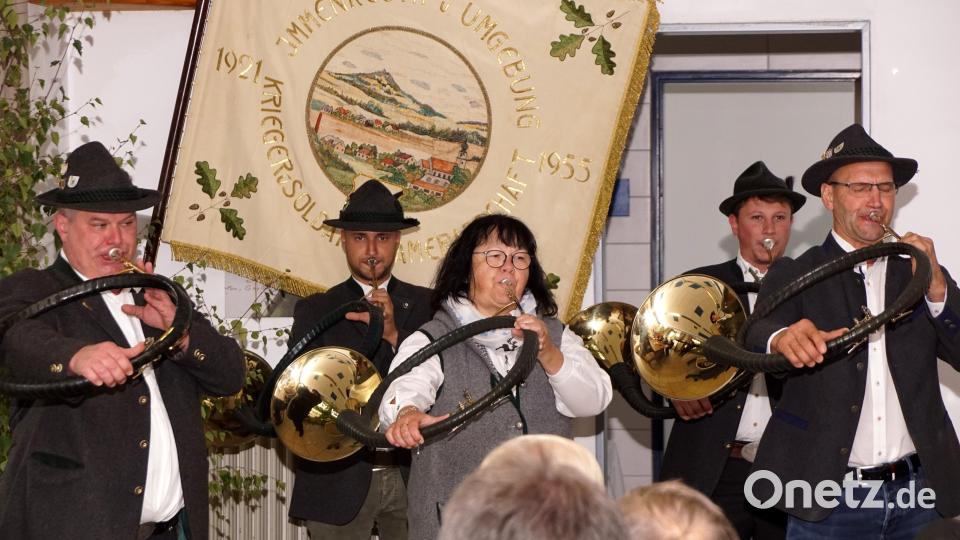 Die Kaibitzer Schlossbläser eröffneten die Jubiläumsfeier mit dem Fürstenruf. Bild: bkr