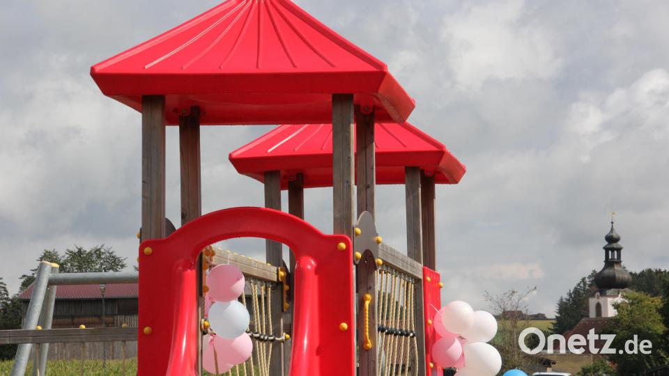 Toller Blick: Kletterturm und die Pfarrkirche St. Michael im Hintergrund. Bild: kro