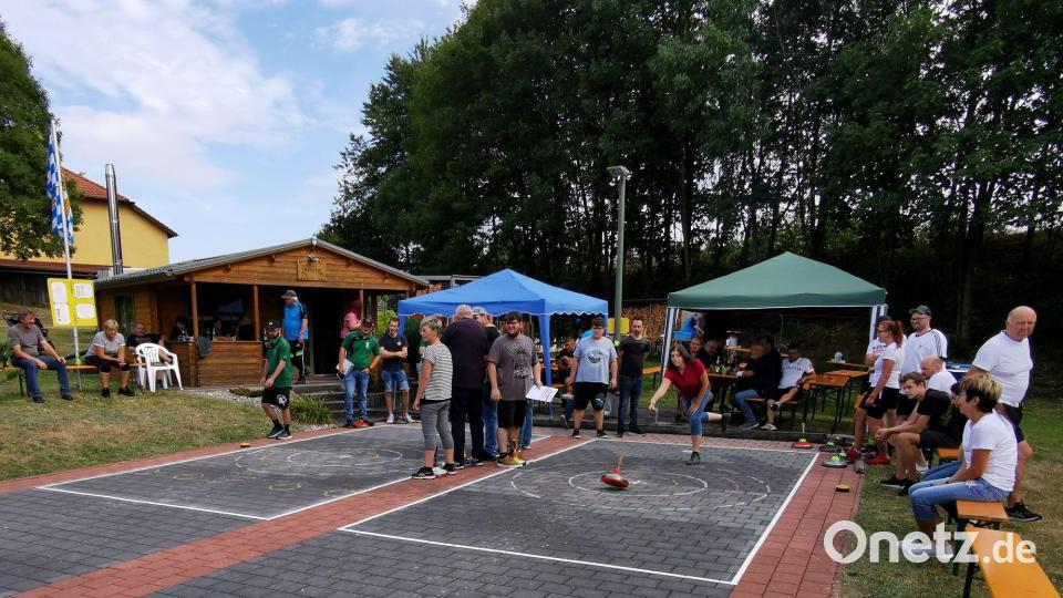 Das Stockturnier des Wintersportvereins ist sehr gut besucht. Bild: gz