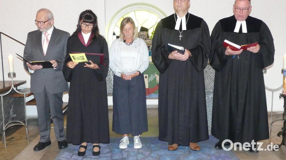 Herbert Steinbeck, Gabriele Scherl, Bettina Gomes, Thomas Guba und Thomas Berthold sprachen die Fürbitten. Bild: rn