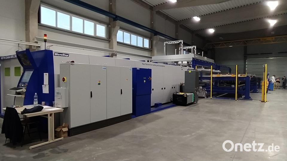 Die neue Laseranlage der Firma Schmelzer am Standort Chodová Planá. Gebaut wurde auch eine neue Produktionshalle. Bild: Glowka/exb