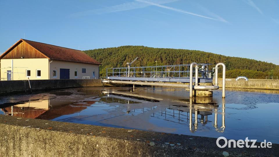 Wie funktioniert eine Kläranlage? Die Antwort darauf gibt es am 18. September nicht nur für Schulklassen. Die Stadt Pfreimd hat in ihrem Jubiläumsjahr einen Tag der offenen Tür anberaumt, der sich auch auf Bauhof und Wasserwerk erstreckt. Bild: Sabine Holzgartner/exb