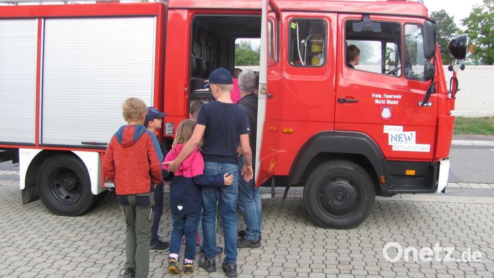 Sehr begehrt sind die Rundfahren mit dem Feuerwehrauto. Bild: sei