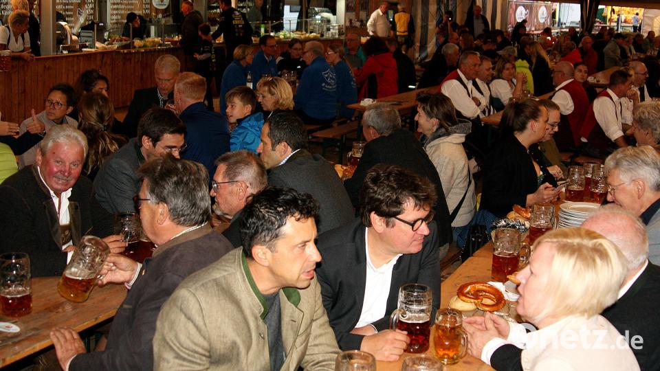 Blick ins Festzelt. Bild: R. Kreuzer