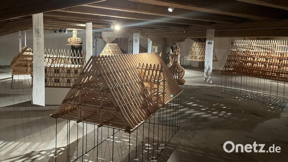 Blick in die Ausstellung der Dachstuhl-Modelle. Bild: Karl Müller/exb