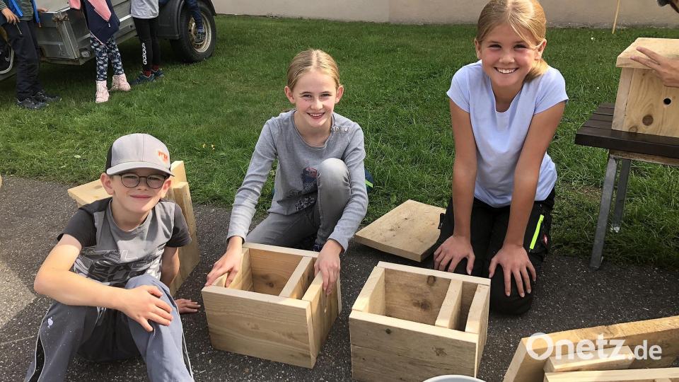 Fast fertig. Nur kurz legte dieses Baumeister-Trio eine Verschnaufpause ein, dann wurde wieder gearbeitet. Bild: wro