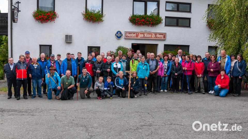 Gruppenbild bei der Mittagspause in Georgenberg. Bild: wms