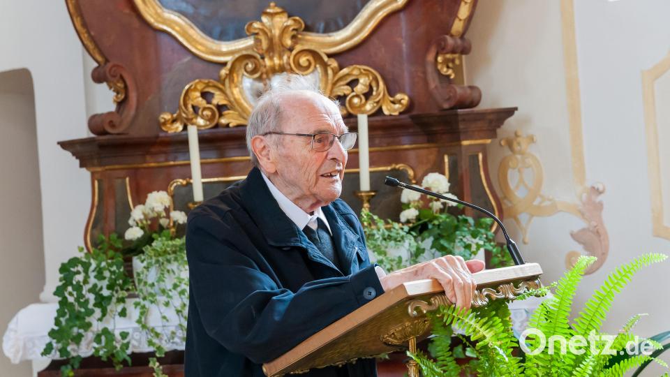 Begrüßung durch Pater Reinhold Schmitt in der Kreuzbergkirche. Bild: wms