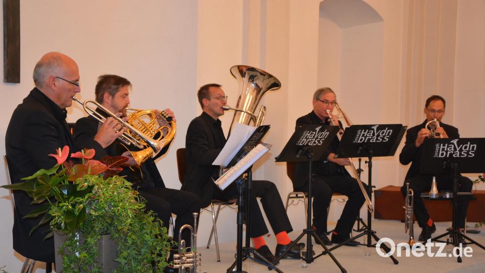 Das Quintett „Joseph Haydn Brass“ aus dem Burgenland wurde nach dem Benefizkonzert mit stehenden Ovationen bedacht. Bild: jr