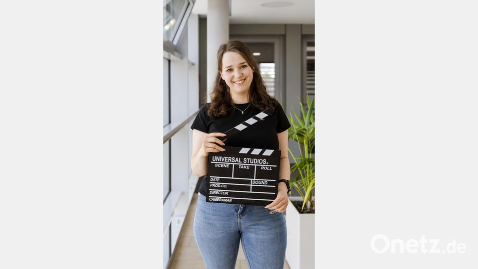Auf dem Instagram-Account stellen sich regelmäßig Mitarbeiterinnen und Mitarbeiter vor. Zum Beispiel Romy Maderer, die einen Einblick in ihren Aufgabenbereich als Werkstudentin in der Medienproduktion gibt. Bild: exb/Oberpfalz-Medien
