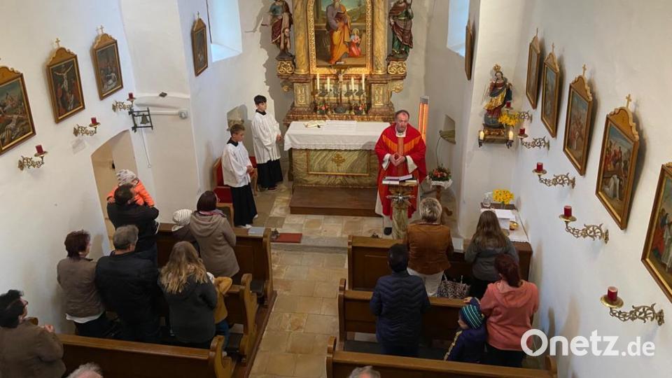 Pfarrvikar Ronald Liesaus feiert erstmals den Patroziniumsgottesdienst mit den Altentreswitzern. Bild: dob