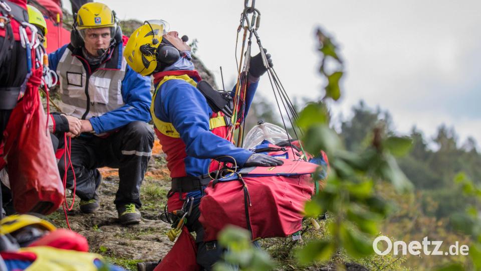 Die Bergwacht Frankenjura und der DRF-Luftrettung übten gemeinsam. Bild: DRF-Luftrettung/exb