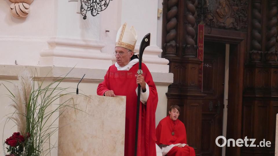 „Was ist los, dass wir das Zeichen des Kreuzes nicht mehr ertragen? Wen stört es?&quot; (Abtpräses em. Dr. Notker Wolf OSB in seiner Predigt) Bild: hmr