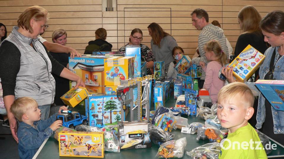 Großer Andrang beim Baby- und Kinderbasar in Luhe. Bild: mh