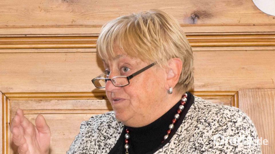 Ingrid Leser bei der Führung: „Aus dem vergessenen Kirchenmaler Maurus Fuchs wird langsam ein ,dem Vergessen entrissener&#039; Maurus Fuchs!&quot; Bild: Thomas Sporrer