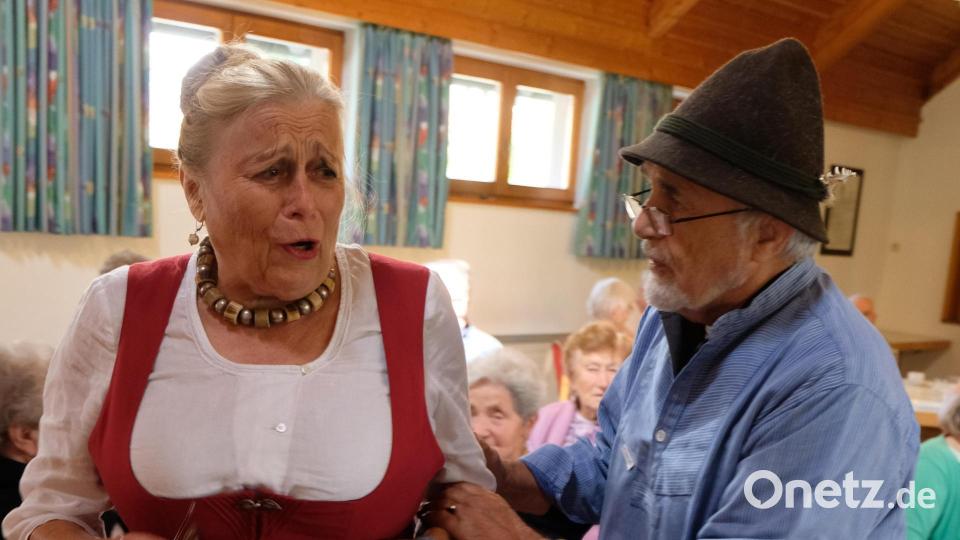 Renate und Gerd Lindner bei ihrem Sketch. Bild: le