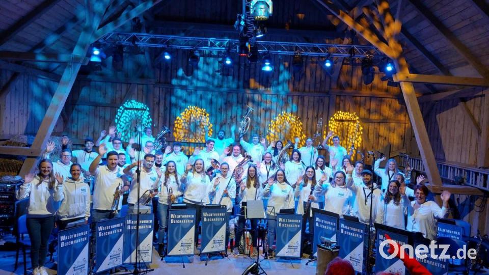 &quot;Tschüss, tschau und servus, Ihr Waldthurner Blechhaufen!&quot; Bild: Simon Griesbach