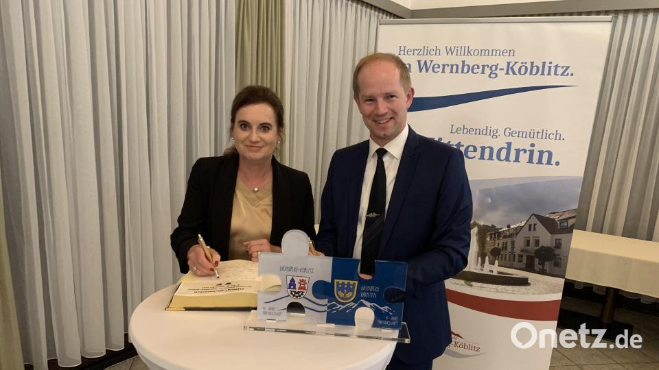 &quot;Der persönliche Kontakt, das unmittelbare Gespräch mit einem Gegenüber, ist immer noch der beste Weg, um die Freundschaft zu vertiefen.&quot; (Bürgermeister Konrad Kiener, Wernberg-Köblitz) Bild:  Maria Schlögl/exb