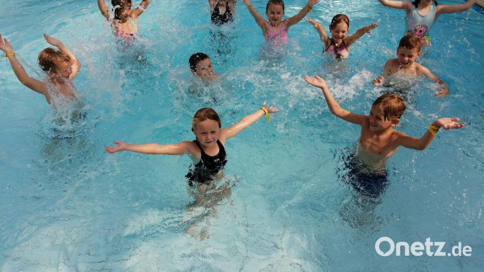 Das Kurfürstenbad Amberg öffnet ab Samstag, 24. September - heuer allerdings mit einigen Energie-Einsparungen. Bild: Simone Hirsch ? Stadtwerke Amberg/exb