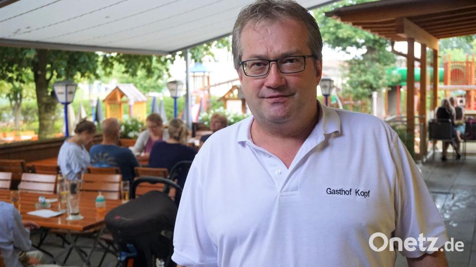 Für einen normalen Betrieb bräuchte er "fünf bis acht" zusätzliche Aushilfen: Andreas Kopf führt den Gasthof Kopf in Altmannshof bei Poppenricht und kämpft wie viele in der Branche mit dem Personalmangel. Bild: jut