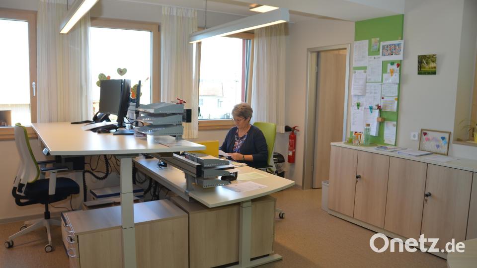 Leiterin Luise Dietl erhielt ein komplett neues Büro, um den vielen Aufgaben gerecht werden zu können. Bild: dob