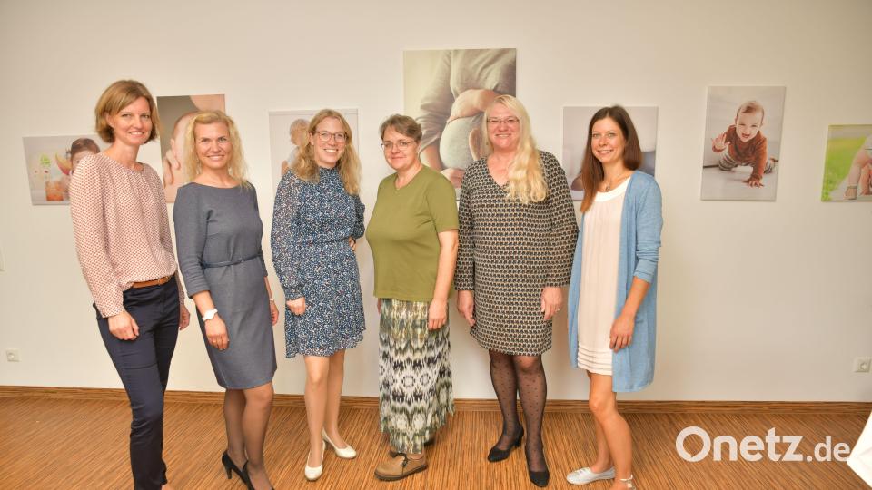 Raimunda Schulze, Leiterin der Caritas-Schwangerschaftsberatung Weiden, und ihr Team. Bild: Andreas Pastuska/exb