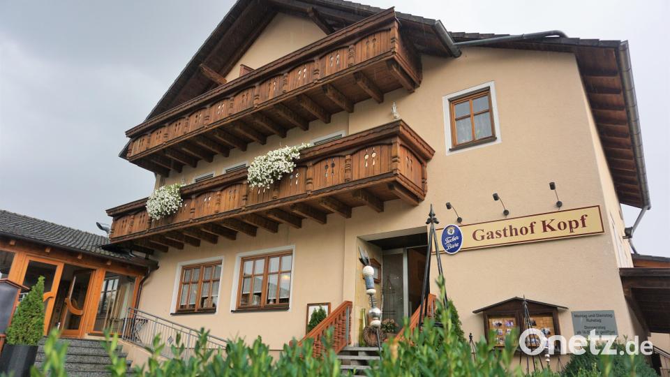 Der Gasthof Kopf in Altmannshof bei Poppenricht ist ein beliebtes Ziel für Hungrige und Heiratswillige in der Region. Nur wegen des Personalmangels kann Chef Andreas Kopf nicht mehr jede Anfrage annehmen. Bild: jut