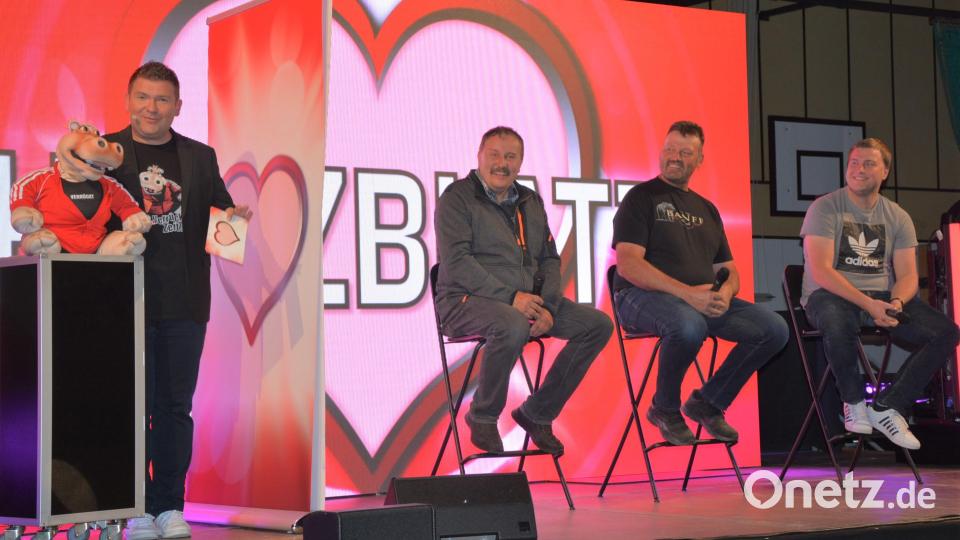 Peter (von rechts), Roland oder Hubert: Wer macht das Rennen und wird das „Herzblatt“ der Nilpferddame „Amanda“? Bild: jr