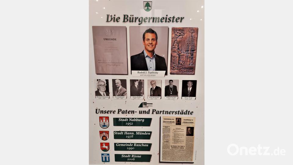 Die Bildtafel zur Stadterhebung mit den Bürgermeistern seit dieser Zeit sowie zu den Paten- und Partnerstädten steht im Zentrum der Ausstellung. Bild: lg