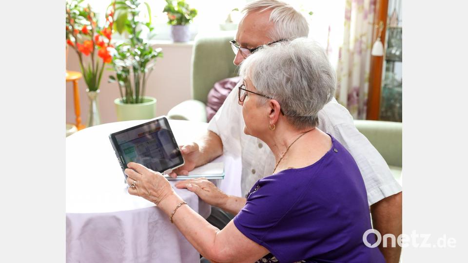 Wenn Großeltern der Kontakt zu den Enkeln verboten wird, gibt es Gesprächsbedarf - und nun auch eine Anlaufstelle für Menschen mit dieser Sorge in Weiden. Symbolbild: Jan Woitas/dpa