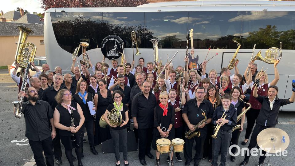 Die Harmonie stimmt: Zwischen dem Orchestre d’Harmonie d’Epernon und der Blasmusik Gebenbach könnten künftig öfter Austausche stattfinden. Bild: Christine Hollederer/exb