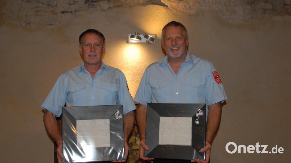 Sie prägten fast zwei Jahrzehnte die Feuerwehr als Kommandanten (von links): Mathias Huger und Jürgen Ehrnsberger. Bild: pop