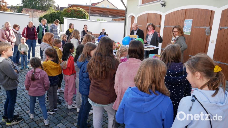 Kaum erwarten konnten es die fast vollzählig erschienenen Leseclub-Teilnehmer, bis die erfolgreichsten Leseratten bekanntgegeben wurden. Bild: hmr