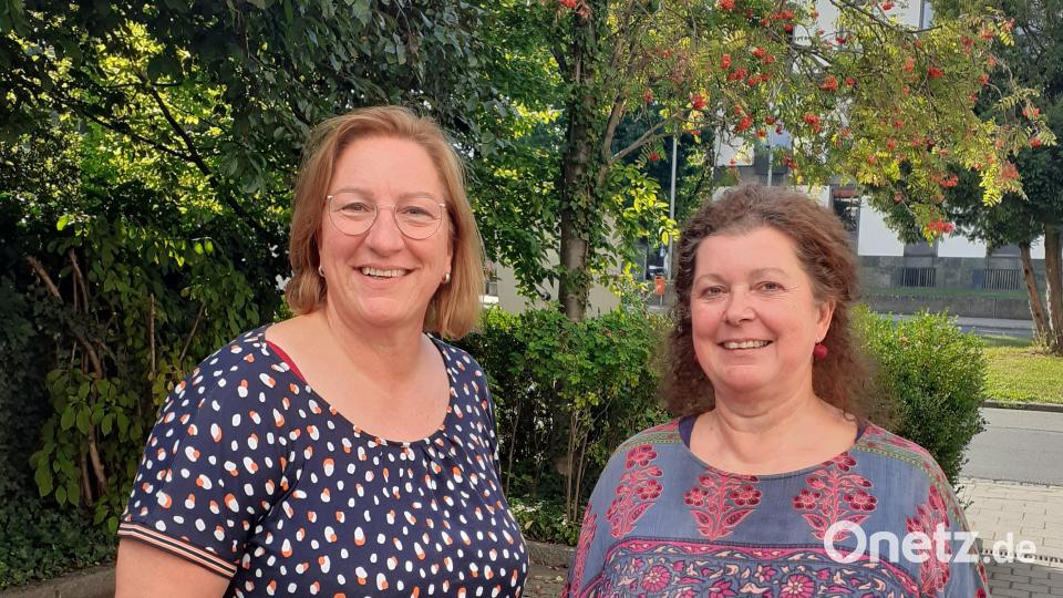 Elisabeth Hirn (Allg. Sozialarbeit Caritas) und Brigitte Lindner (Selbsthilfekontaktstelle Nordoberpfalz) engagieren sich in der Selbsthilfegruppe &quot;Großeltern Nordoberpfalz&quot;. Bild: Brigitte Lindner/exb