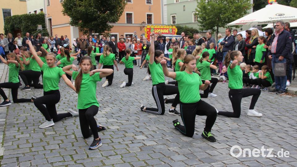 Die Tanzgruppen der &quot;Grün-Weißen&quot; zeigten, dass sie für die &quot;närrische Jahreszeit&quot; gut gerüstet sind. Bild: frd