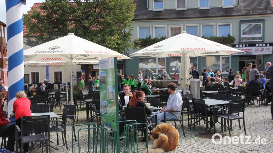 Zwischendurch eine kleine Rast beim Markttreiben. Bild: frd