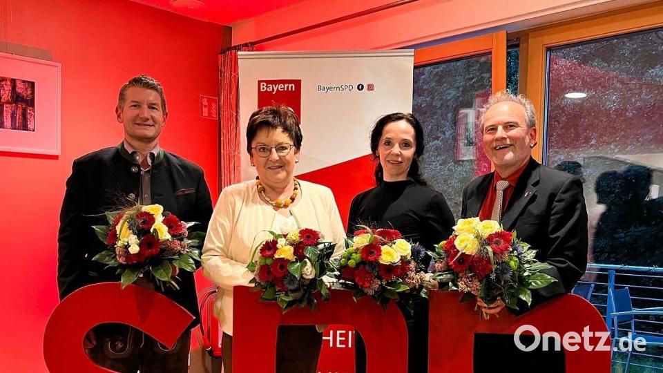Sie gehen für den Stimmkreis 307 Tirschenreuth ins Rennen um die Landtags- und Bezirkstagswahl im kommenden Jahr (von links): Martin Gallersdörfer (Wahlkreiskandidat Landtag), Brigitte Scharf (Stimmkreiskandidatin Bezirkstag), Karolina Forster (Wahlkreiskandidatin Bezirkstag) und Landtagskandidat Karl-Georg Haubelt. Bild: Udo Fürst/exb