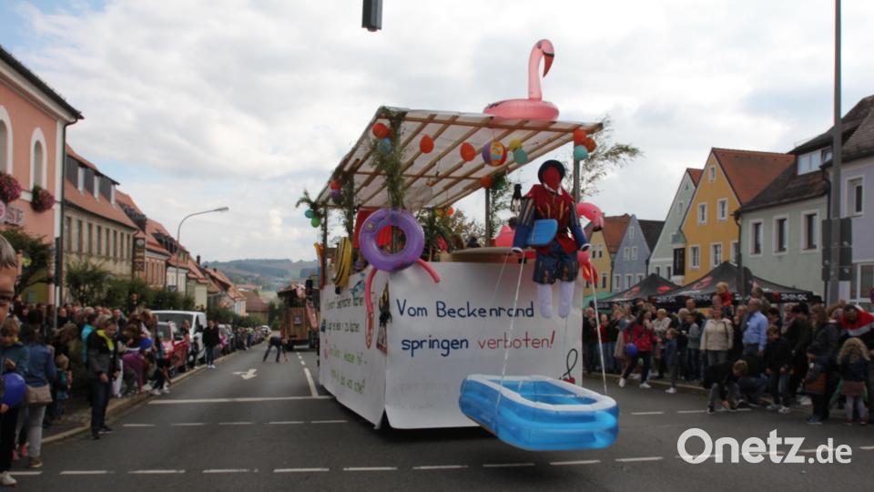 Mit viel Liebe zum Detail gestaltete der Spielmannszug einen &quot;Hallenbadwagen&quot;. Bild: fks