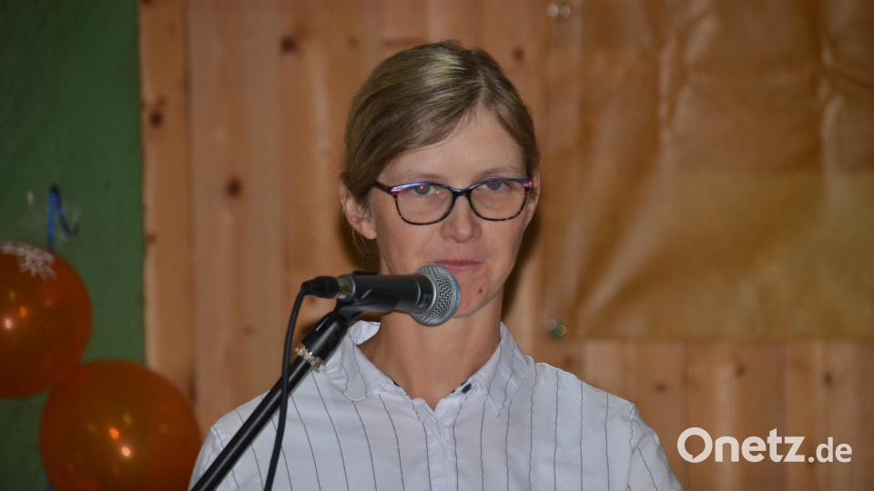 FWG-Vorsitzende Tanja Kreutzer übernahm die Begrüßung der Gäste und Festredner. Bild: FWG Speichersdorf/exb