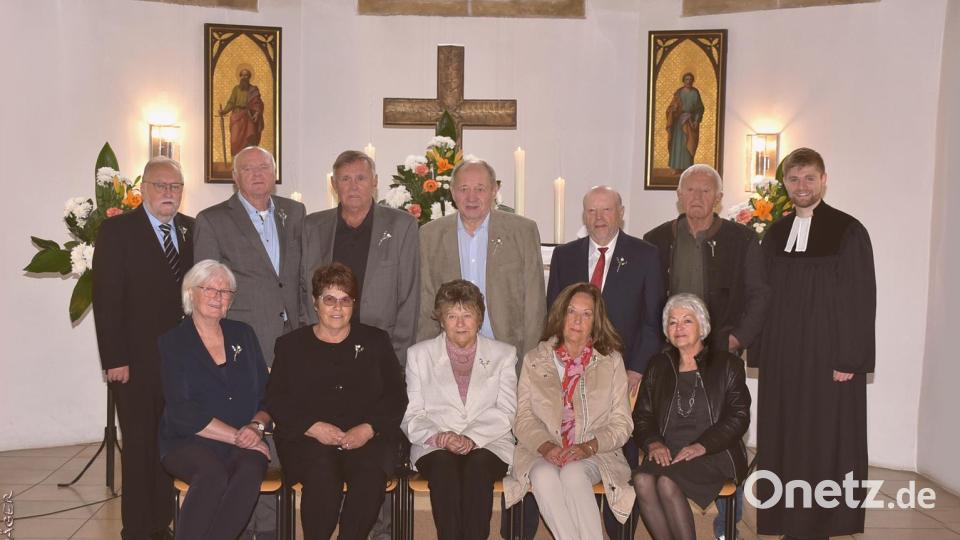 Diamantene Konfirmation feierten diese Frauen und Männer. Bild: Fotohaus Jäger/exb